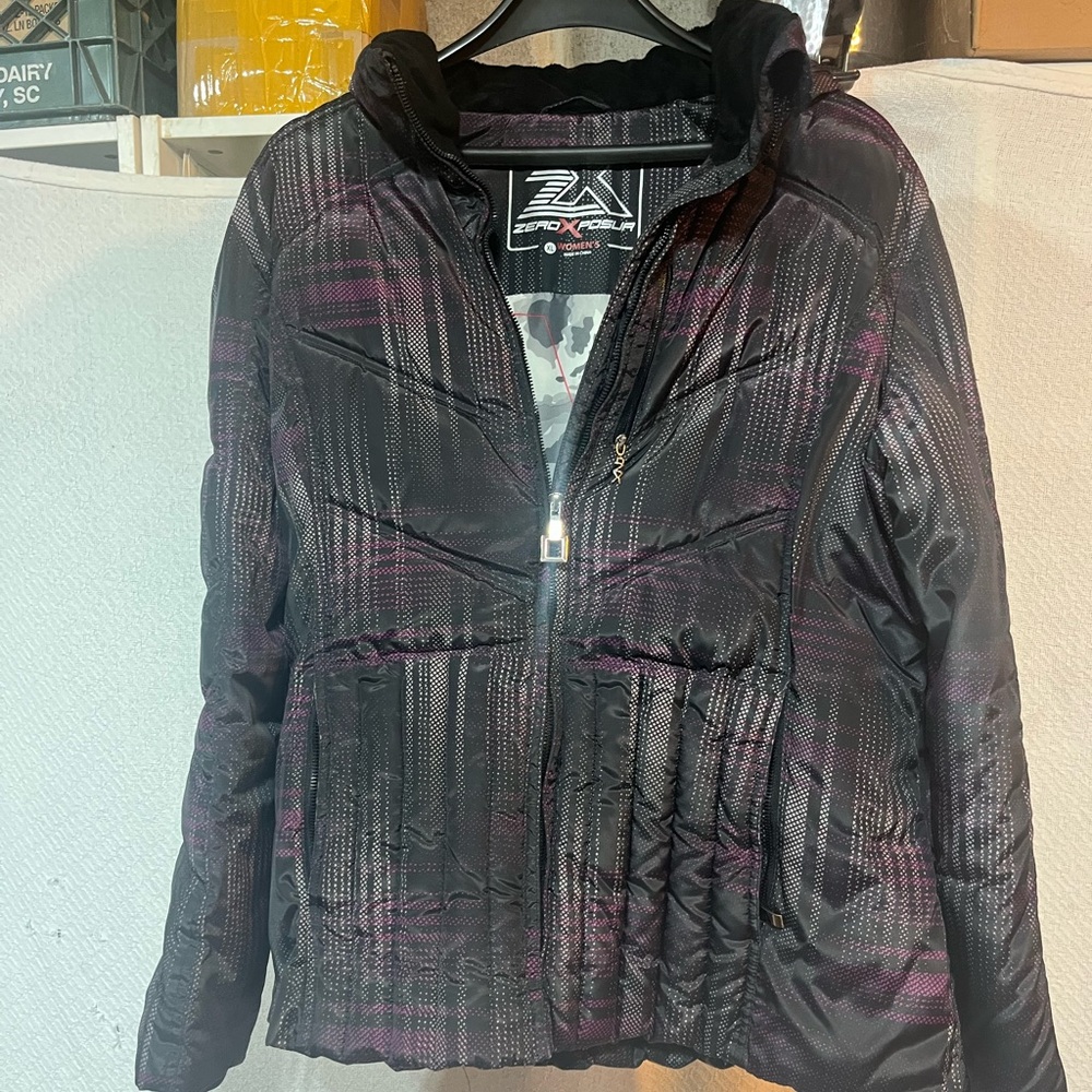 ZeroXposur women's insulated puffer jacket with hoodie. XL